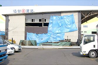 倉庫の被災状況写真